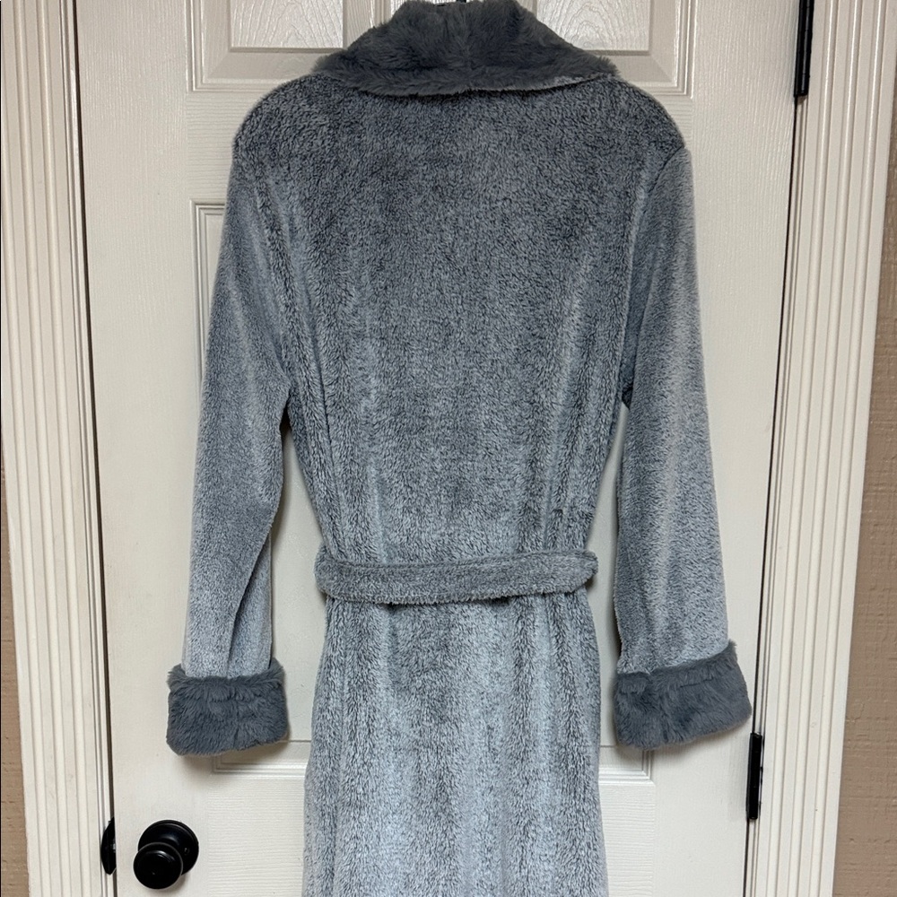 Secret Treasures Soft Gray Robe - Picture 11 of 12